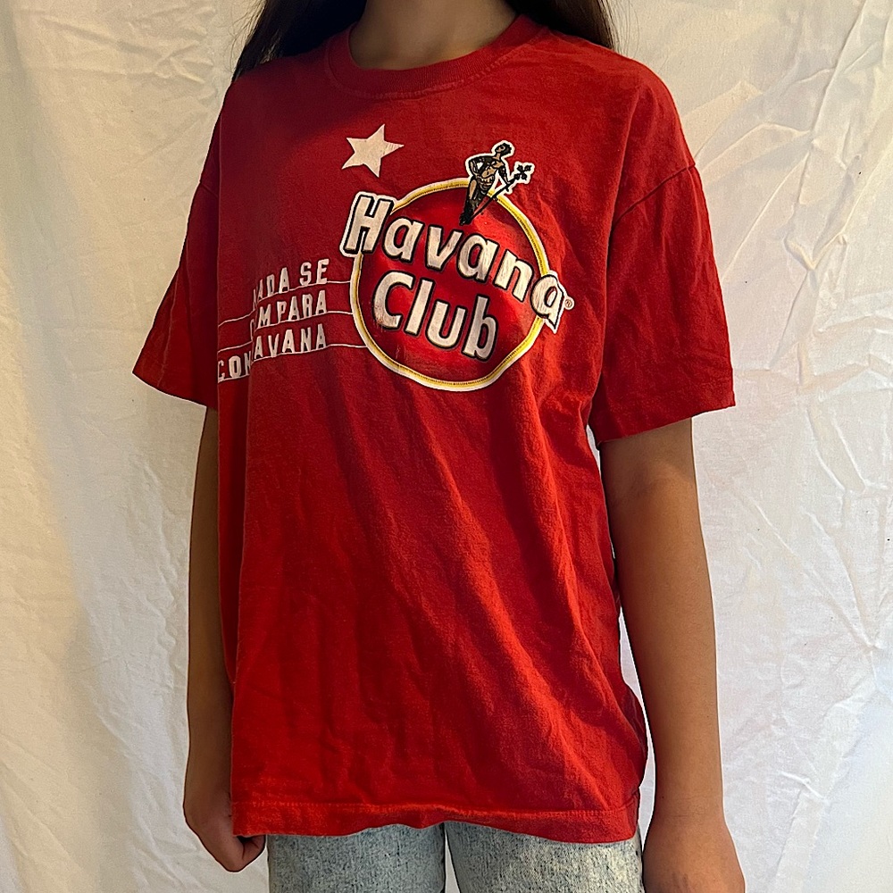 Red summer T-shirt. Havana club.